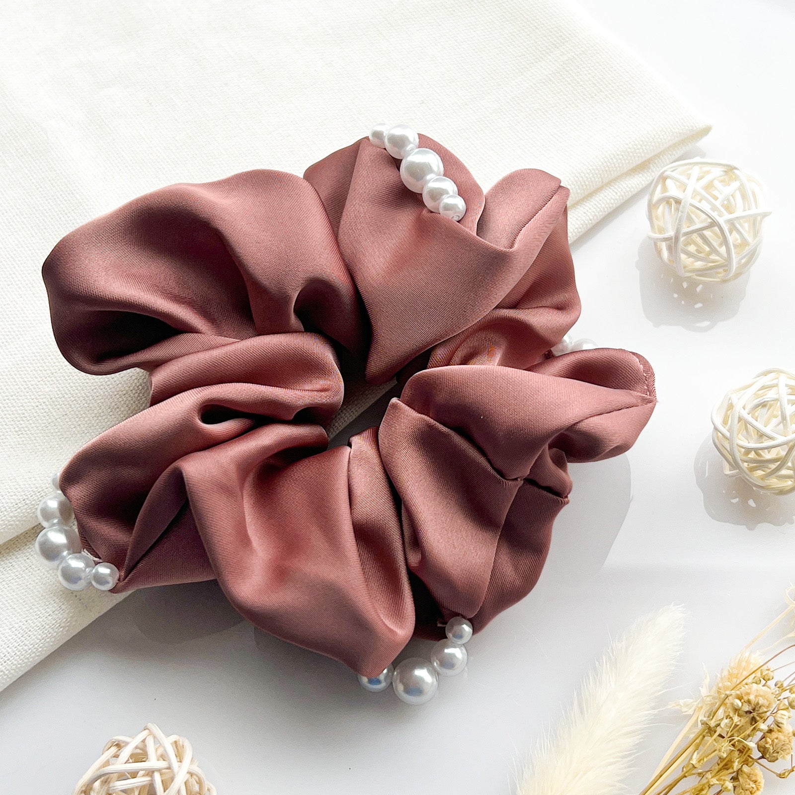Chouchou en Satin Perlé Rose