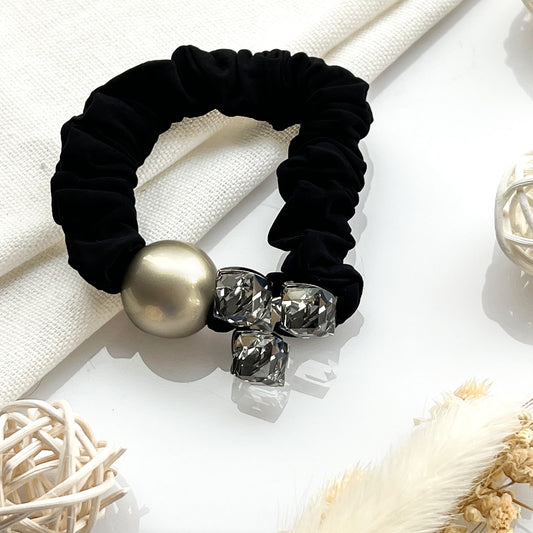 Chouchou en Satin à Cristaux & Perle - Collection Emberlynn