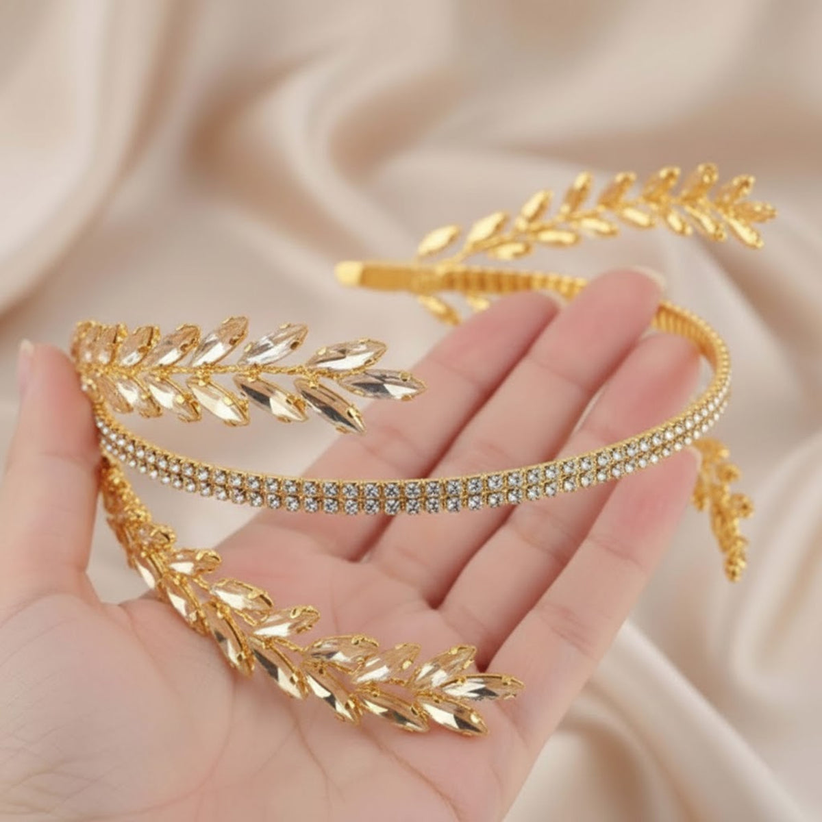 Couronne Grâce Antique Doré à Double Rang Feuilles de Lauriers en Cristaux Raffinée