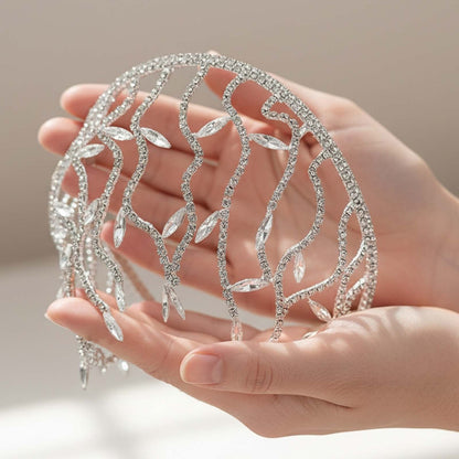 Couronne Contemporaine Argentée à Branches de Laurier Cristallisées