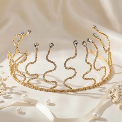 Bijou de Tête Grâcieuse Doré avec Arabesques en Strass Délicats