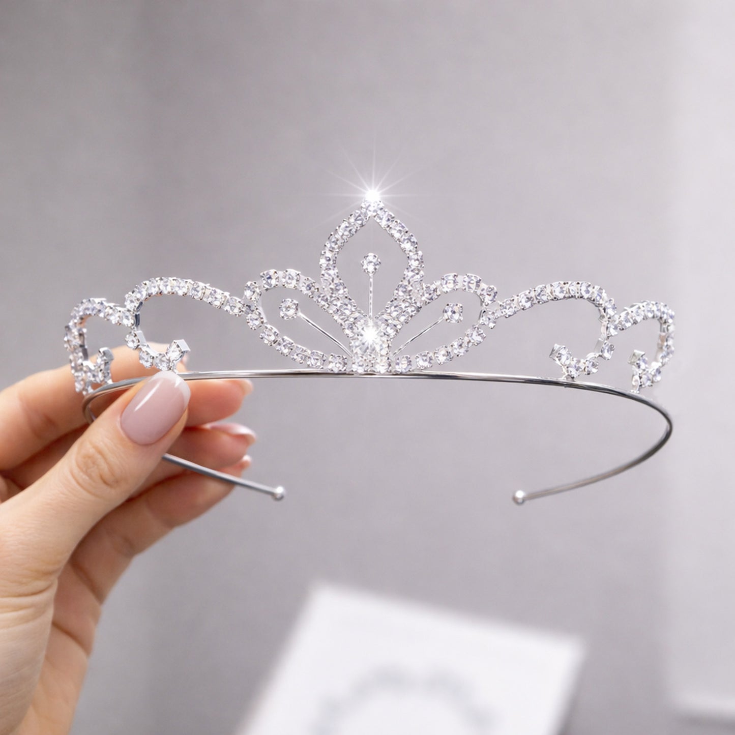 Tiare Délicate Argenté Promesse à Fleur de Lotus en Cristaux Finement Serti