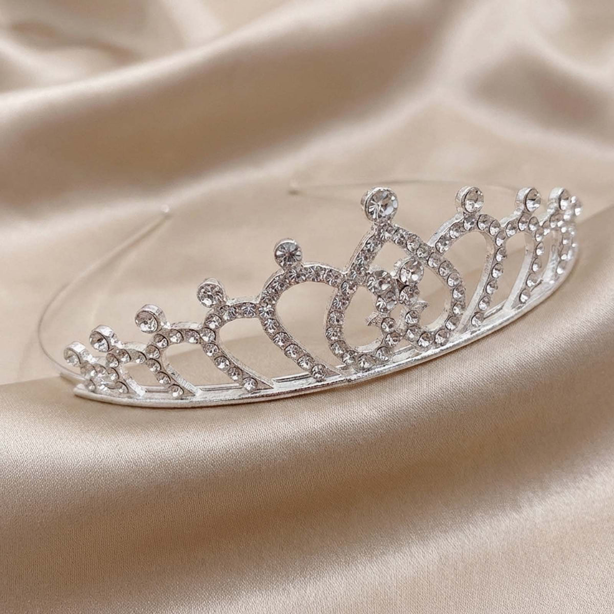 Diadème Fin Halo à Cristaux Motif Cœurs et Strass à Arabesques Ajourées