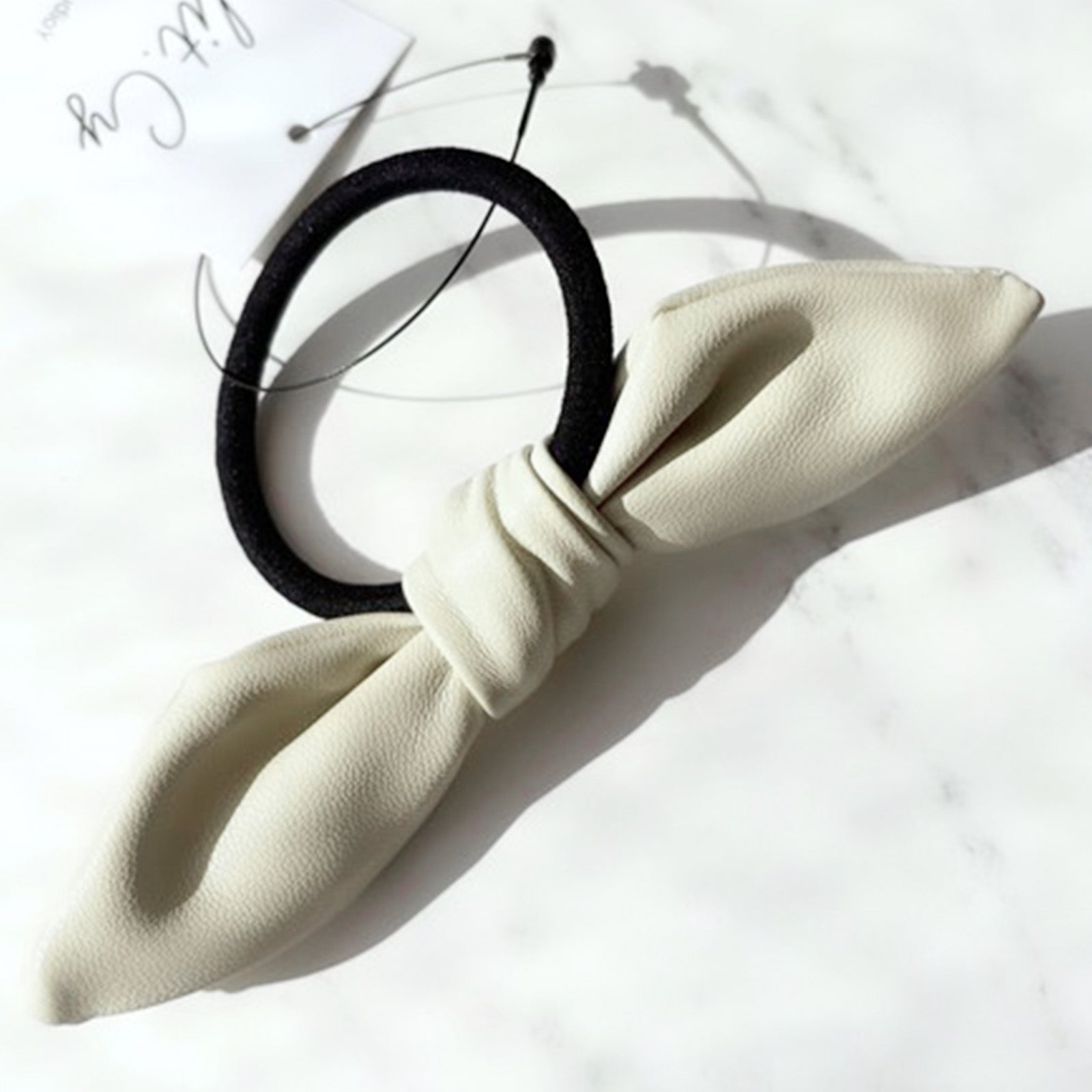Élastique à Nœud Papillon en Cuir