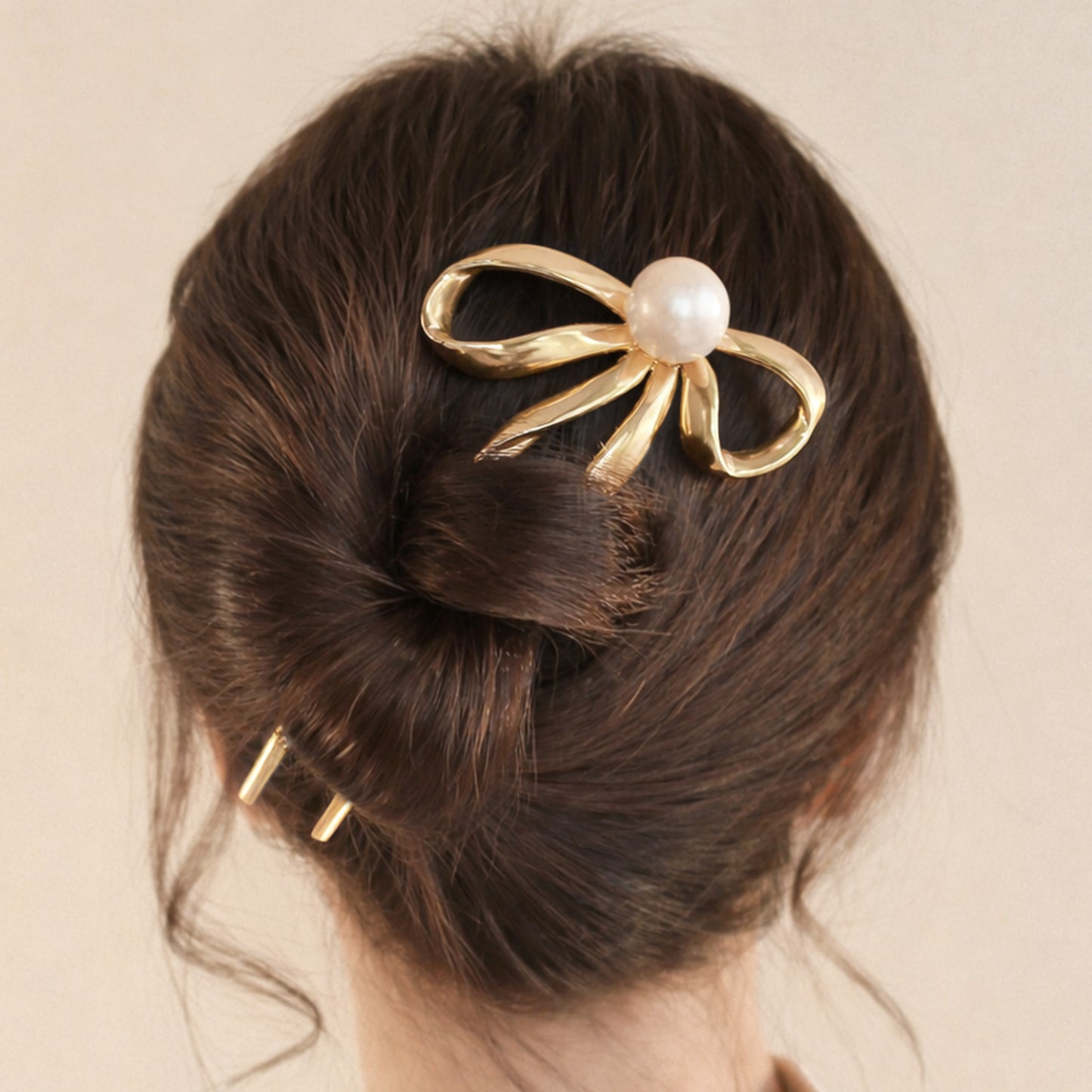 Épingle à Chignon Dorée Ruban Douceur en Nœud avec Perle
