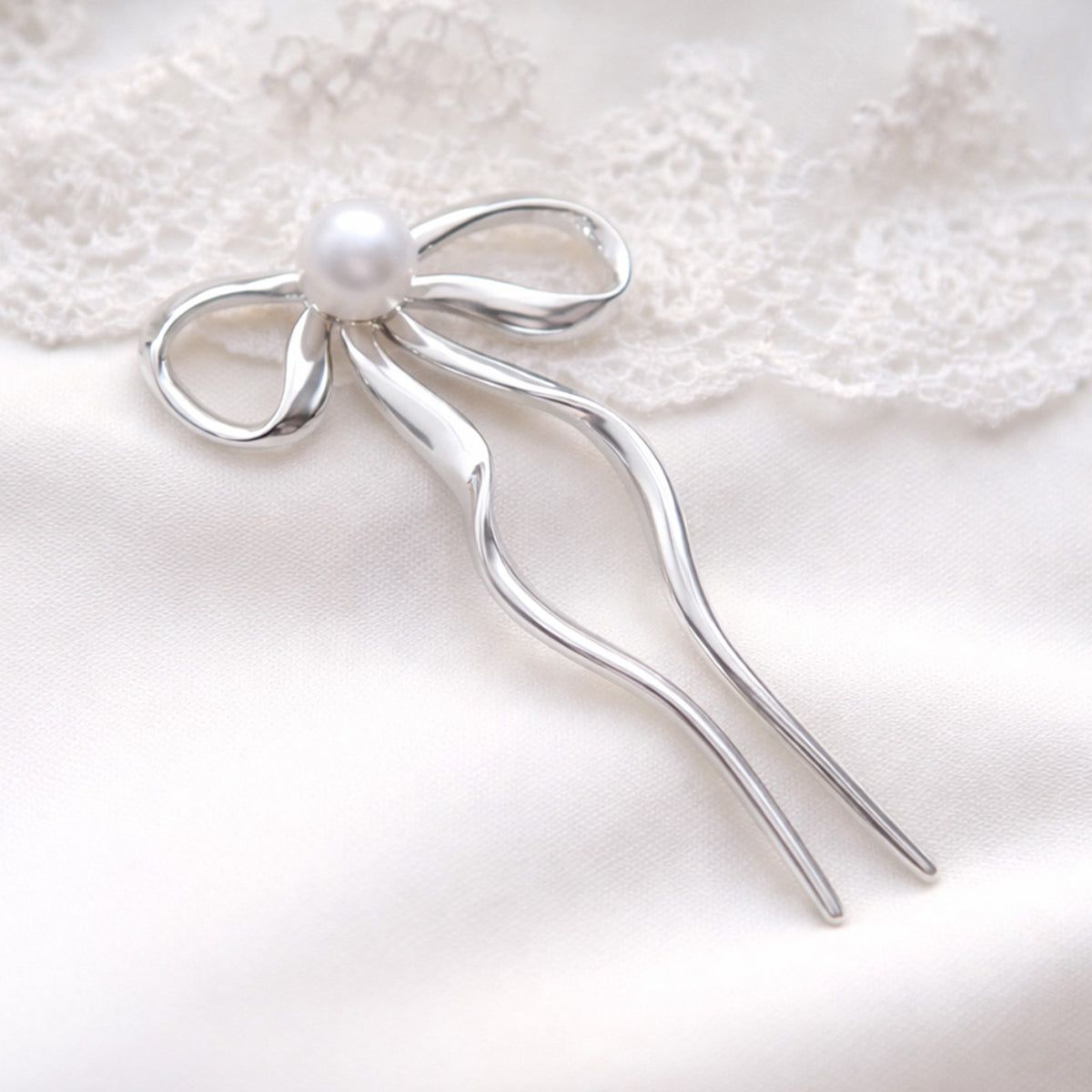 Épingle à Chignon Argentée Ruban Douceur en Nœud avec Perle
