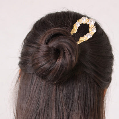 Pic à Chignon Doré Silhouette Perlée avec Demi-couronne de Perles