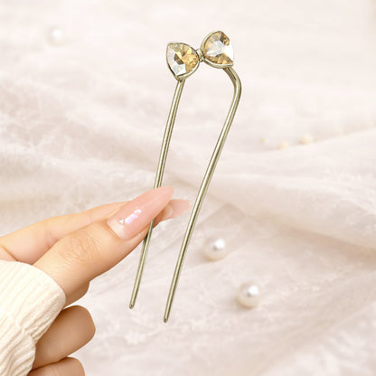 Épingle à Chignon Argentée Ruban Cristal à Nœud Raffiné