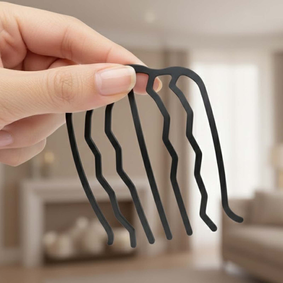 Peigne à Chignon Noir Brise Douce aux Lignes Ondoyantes Effet Vague