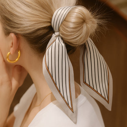 Foulard Ruban Tissage Satiné Éclat de Crème à Rayures Noires