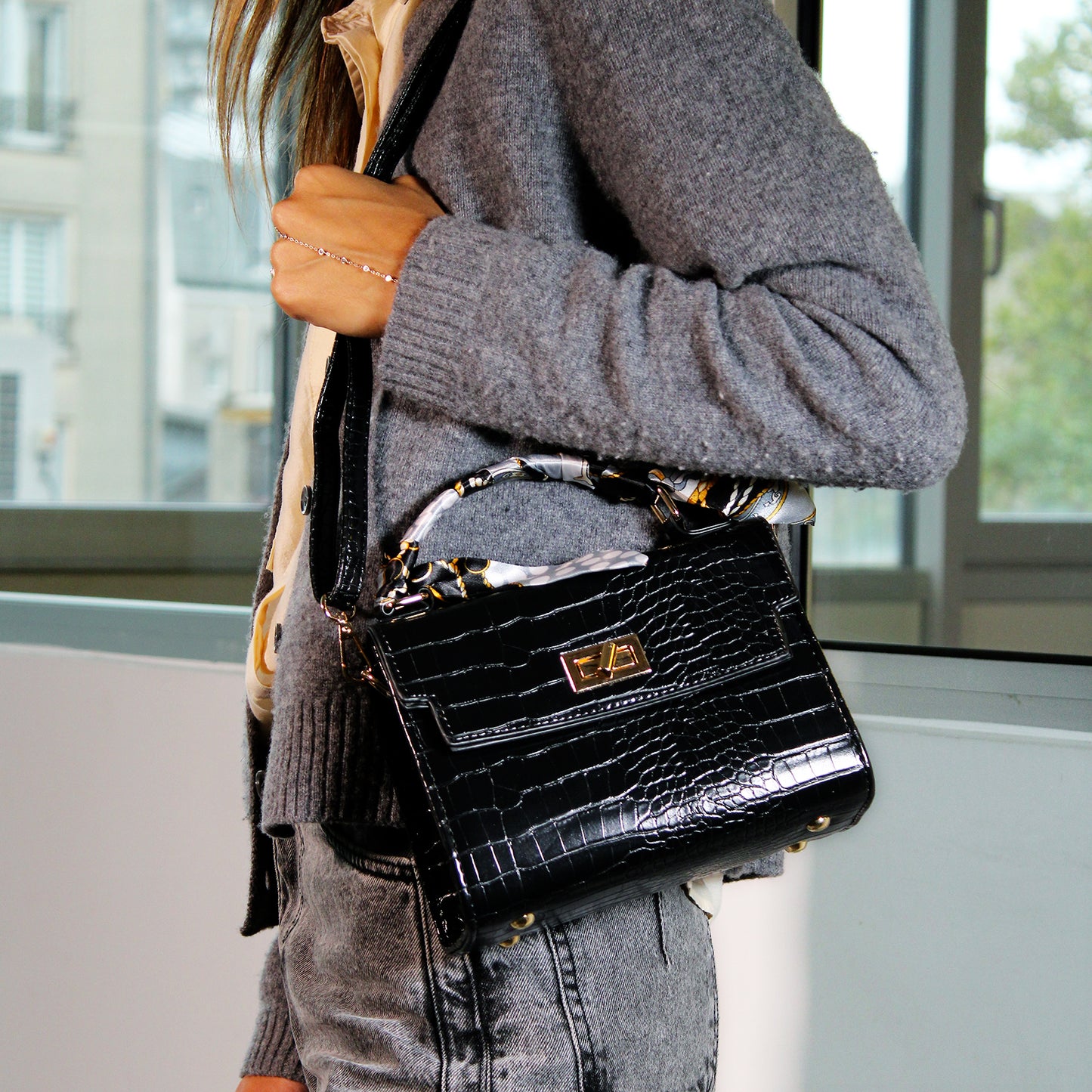 Sac Bandoulière Effet Croco à Foulard L'Exquise Noir