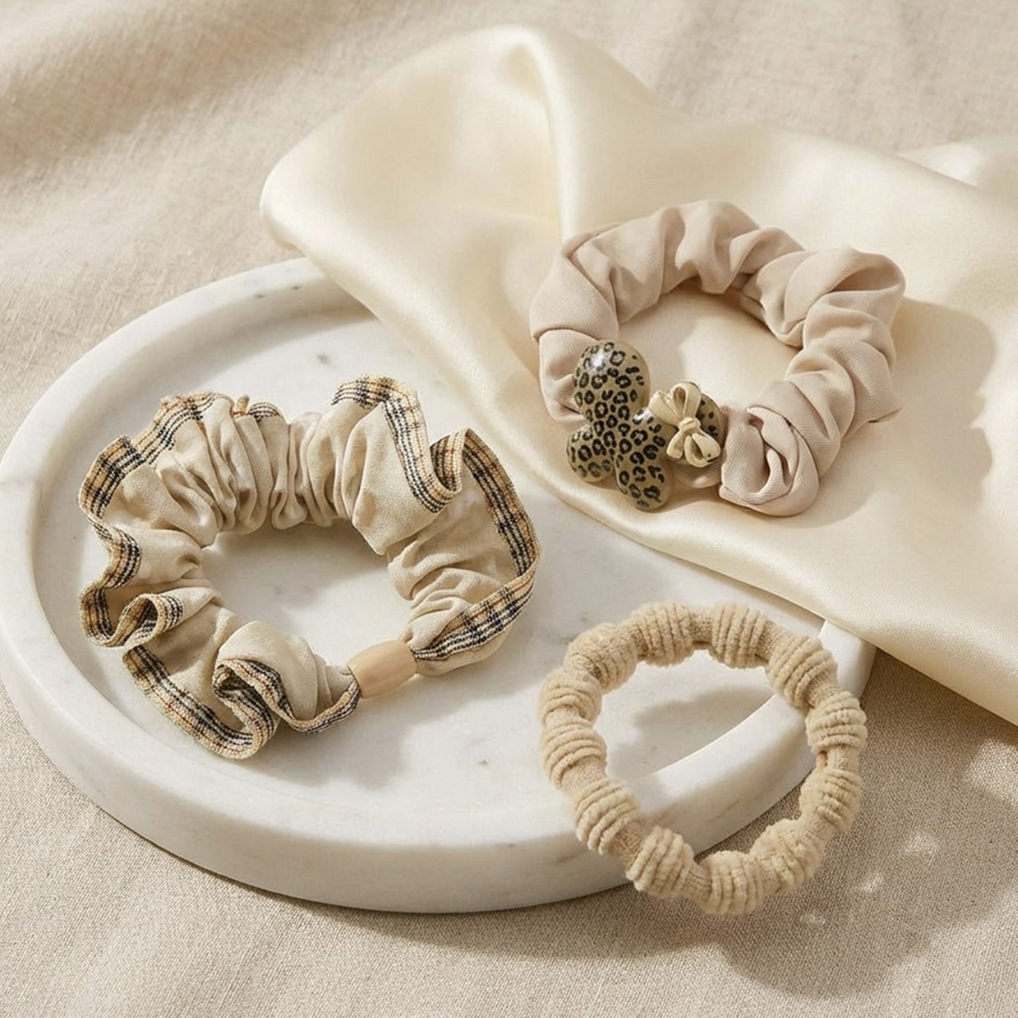 Lot de 3 Chouchous Casual Alice à Nœud et Charms Irisés Beige
