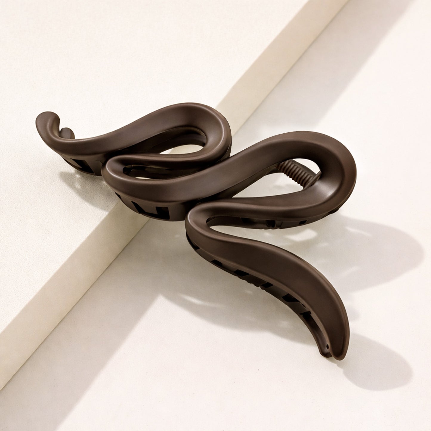 Pince Cheveux Ondulée Effet Vague Marron