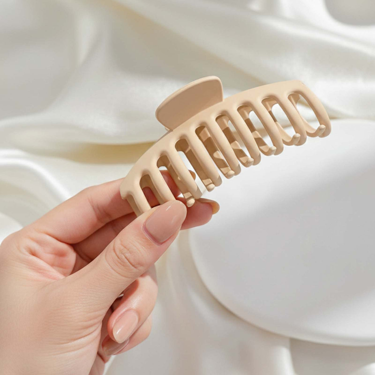 Pince Cheveux XXL Effet Peigne Mat Beige