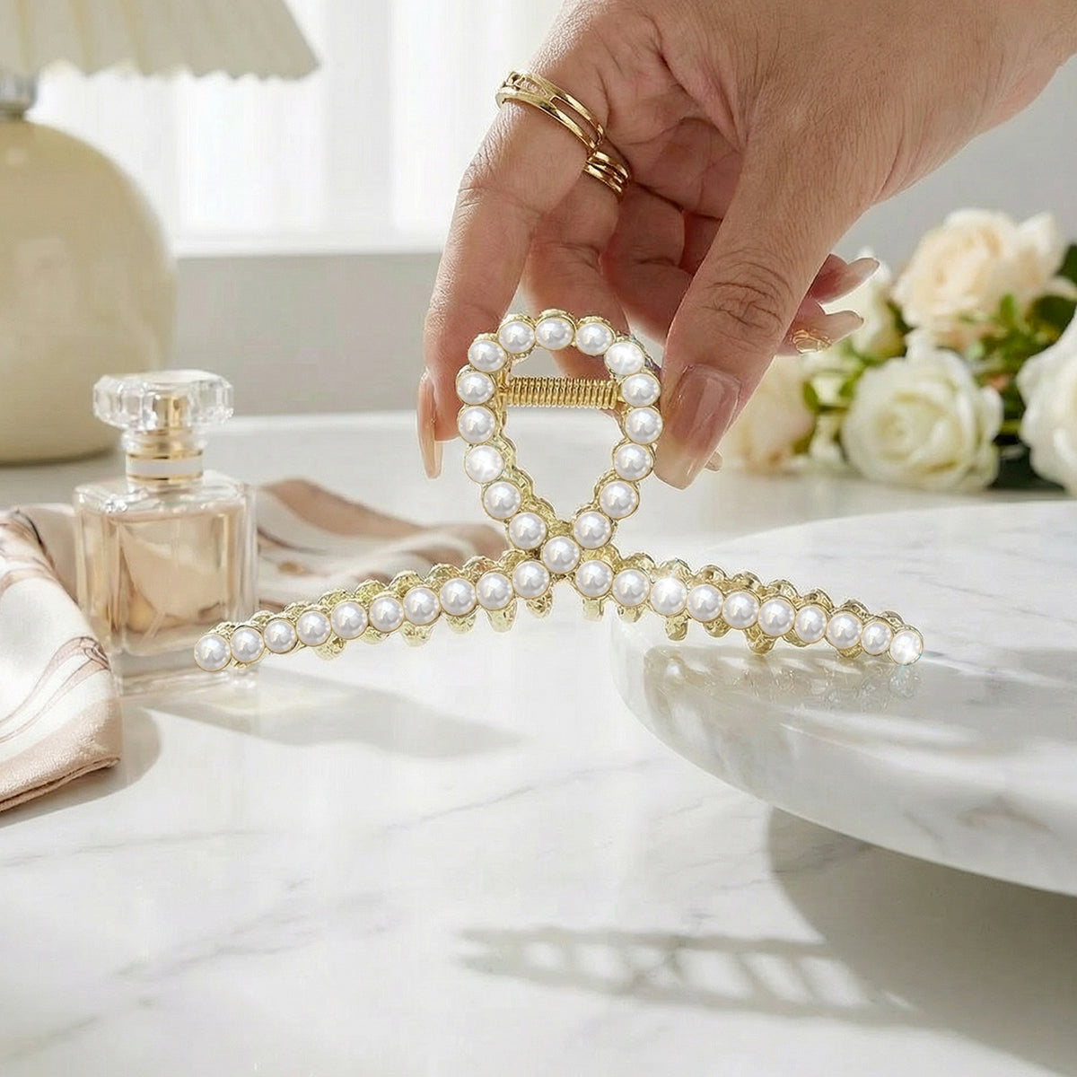 Pince Bijou Clarté Douce à Boucle Ornée de Perles