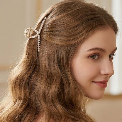 Pince Bijou Halo Doré à Boucle Ornée de Perles et Strass