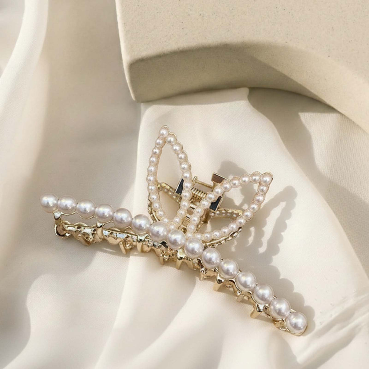 Pince Bijou Reflet Floral à Motif Pétales Perlées