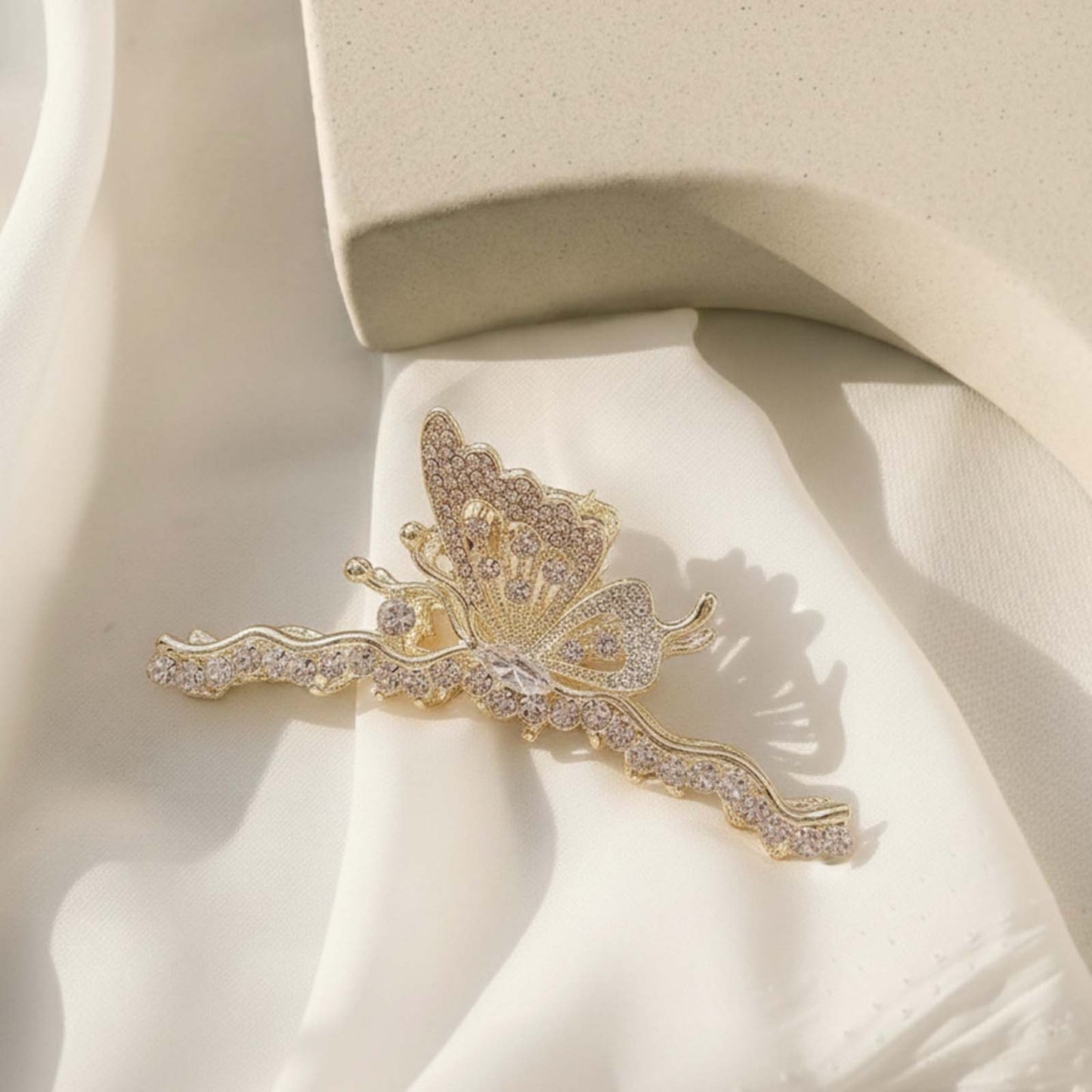 Pince Bijou Aile Strassée Papillon Doré