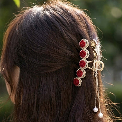 Pince Bijou à Composition Florale Rouge et Perles Pendantes