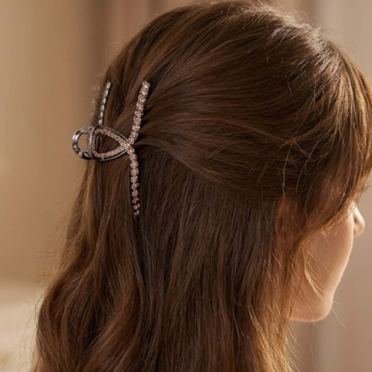 Pince Bijou Éclat Fumé à Boucle Ruban Cristallin