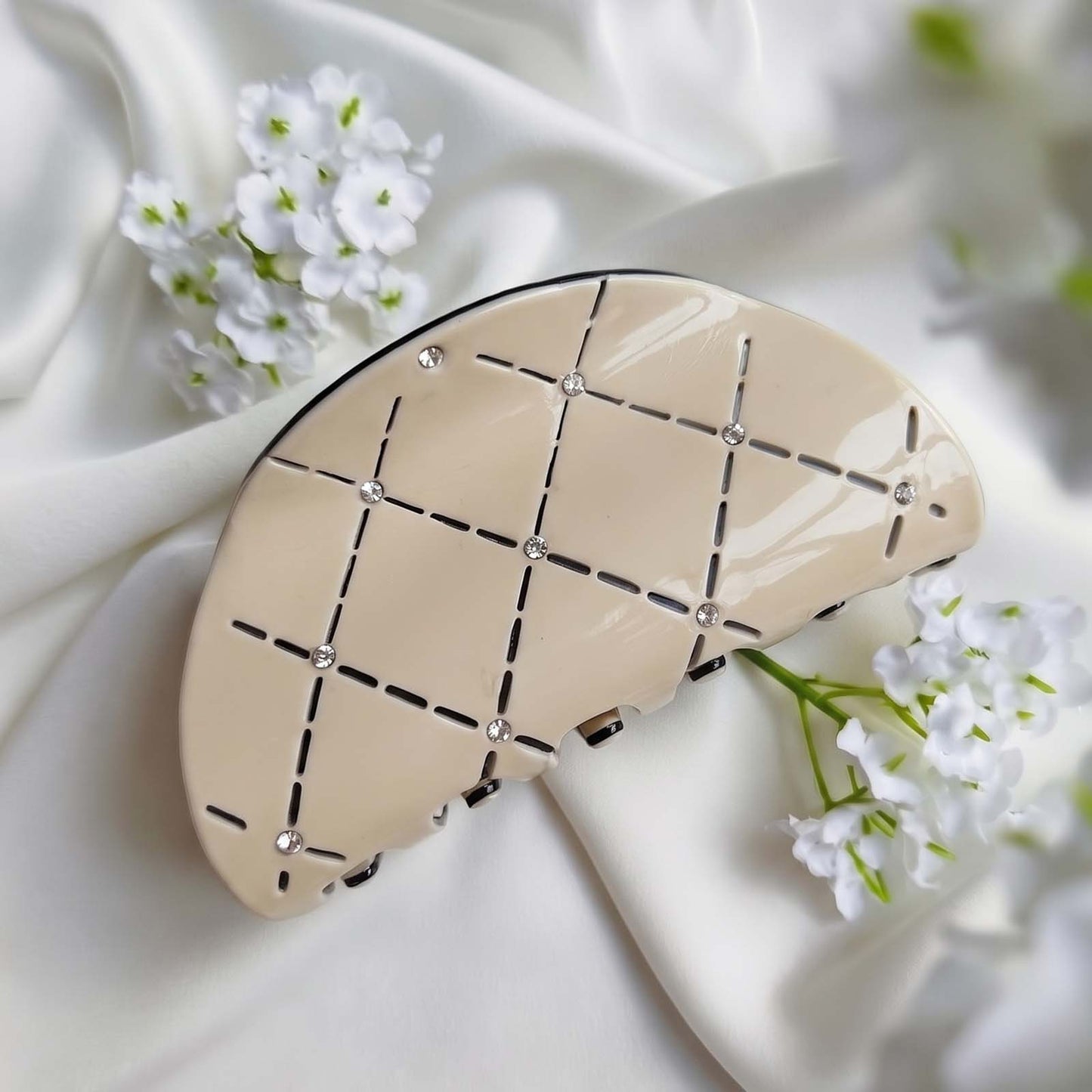 Pince Cheveux Demi-Lune Relief Losanges et Strass Blanc Satiné