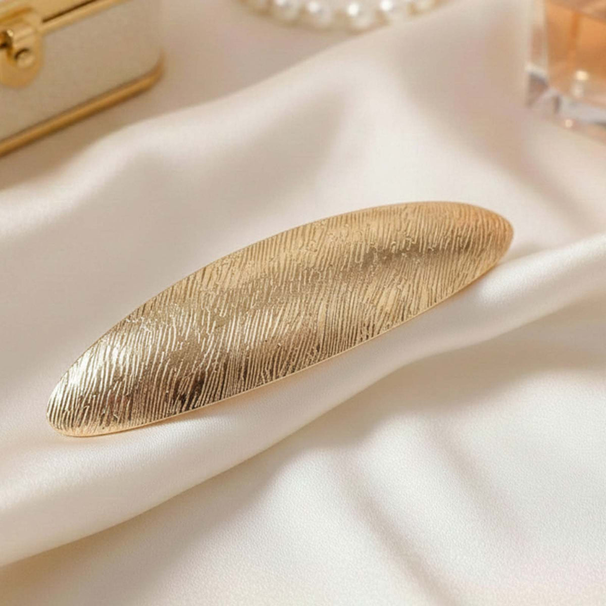 Barrette Minimaliste Dorée Strates Satinés Feuille Texturé