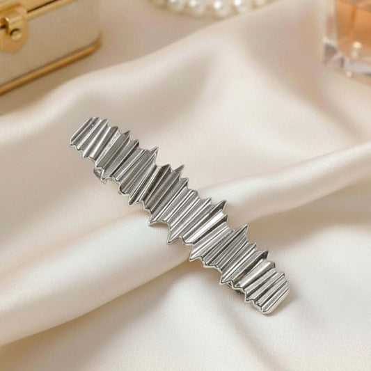 Barrette Minimaliste Vibration Argentée Style Accordéon