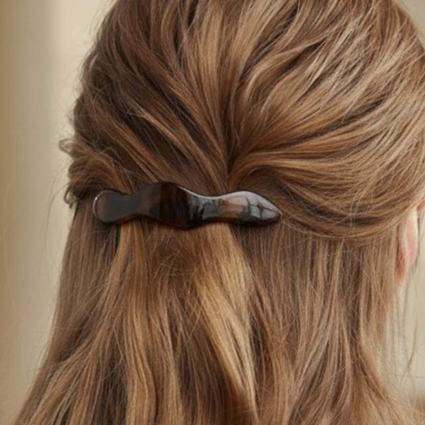 Barrette Clip Ondulée Style Parisien Écaille Ambre