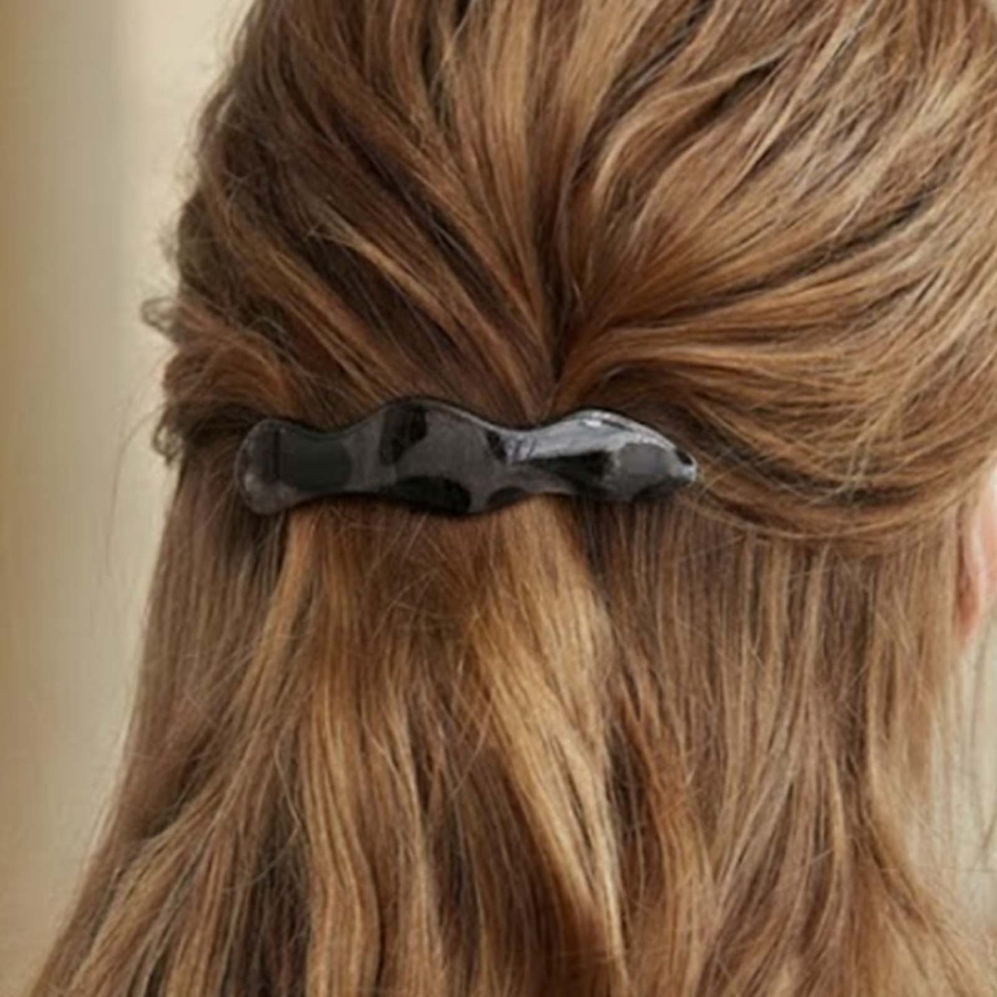 Barrette Clip Ondulée Style Parisien Écaille Teinté Gris