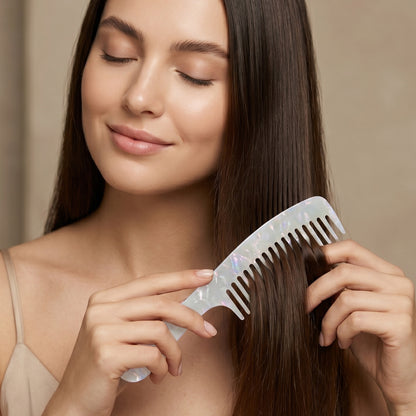 Peigne Dents Larges Perle Vanille Effet Nacre et Lumière Irisée