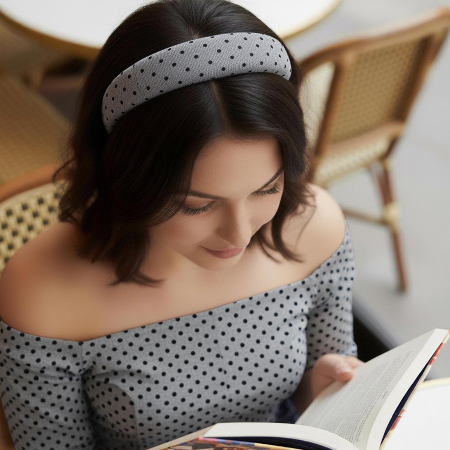 Serre-tête Large à Pois Alexandra en Tissu Doux Gris