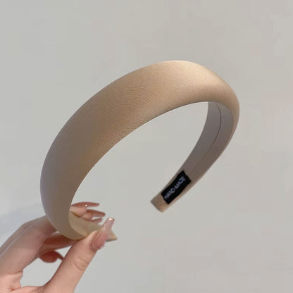 Serre-tête Large Laurel en Satin Coussiné Beige