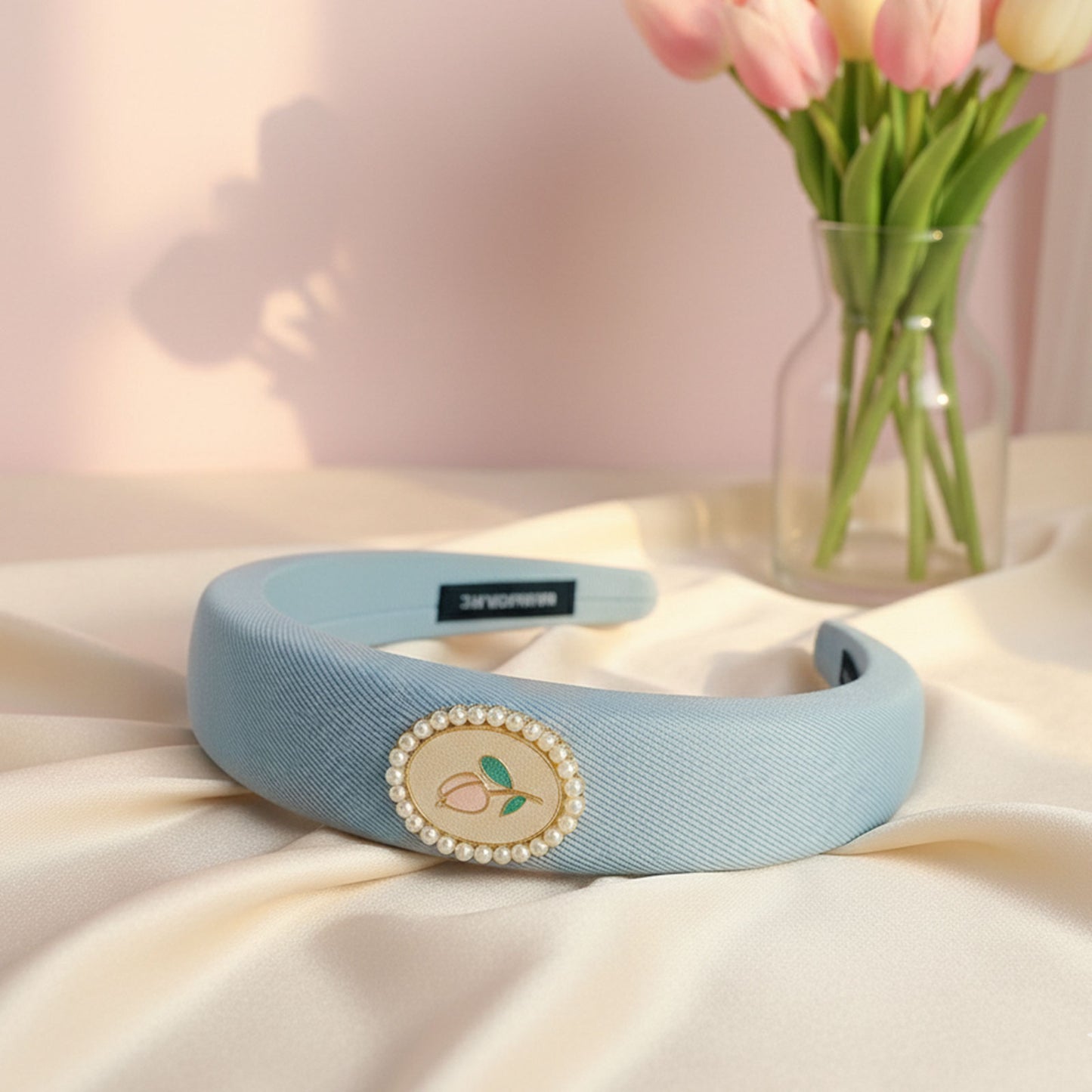 Serre tête satin bleu clair avec médaillon floral tulipe
