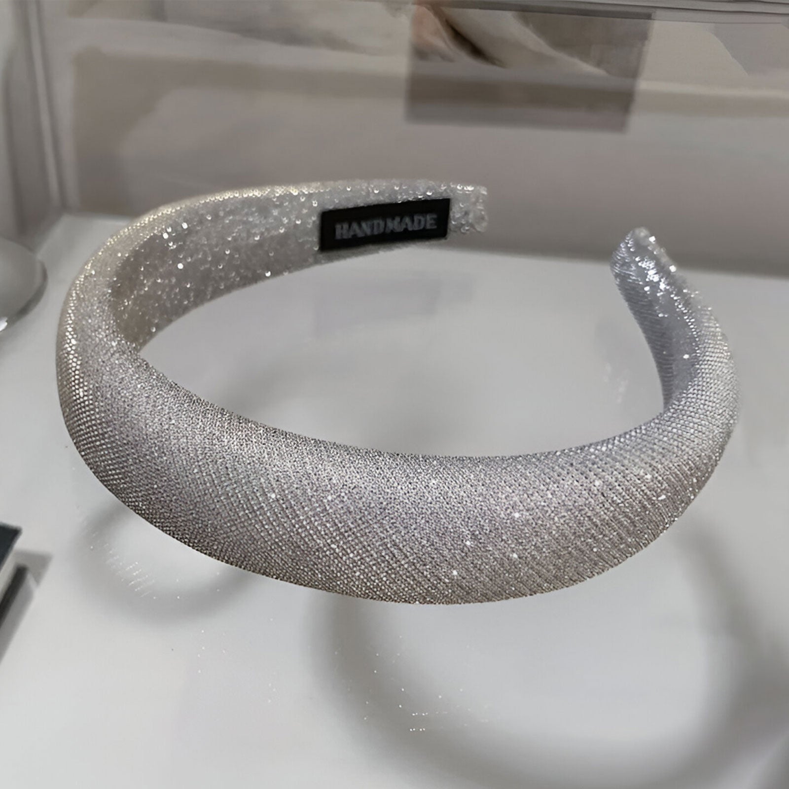Serre-tête Large en Tissu Brillant Aurelia Gris