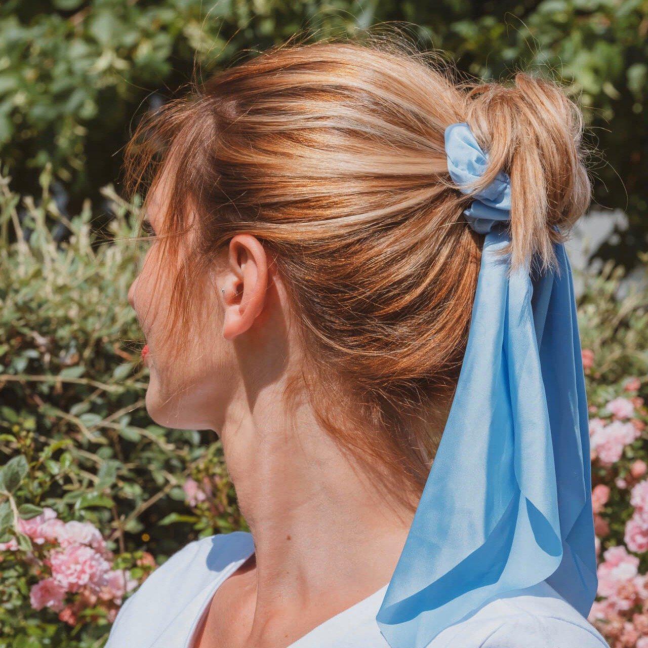 foulard bleu clair